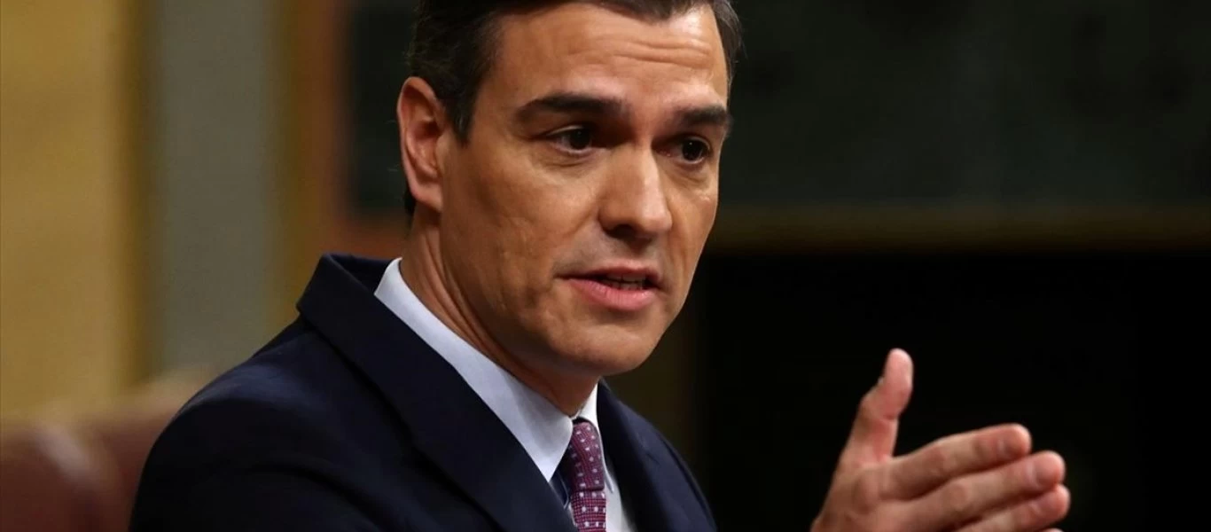 Ισπανία: Mε μάσκα ο Σάντσεθ στην προεκλογική του εκστρατεία - Απέφυγε τις χειραψίες με τους υποστηρικτές του